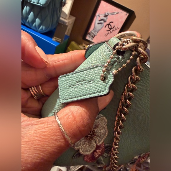 COACH CHALK HAWAIIAN FLORAL EMBROIDERY BEADED LARGE WRISTLET (LE) - Picture 6 of 15